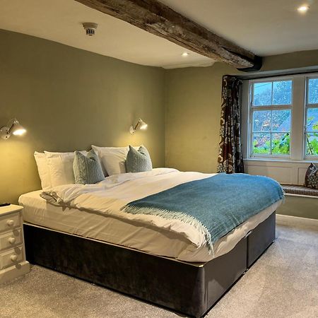 Neeld Arms Hotel Grittleton Kültér fotó