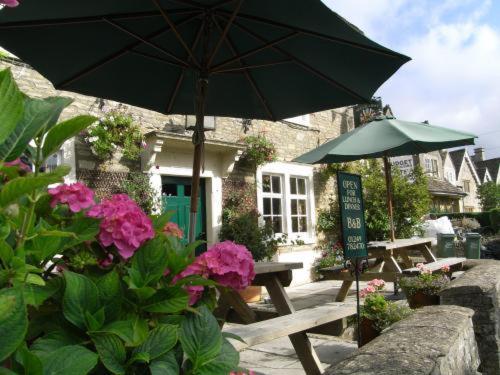 Neeld Arms Hotel Grittleton Kültér fotó