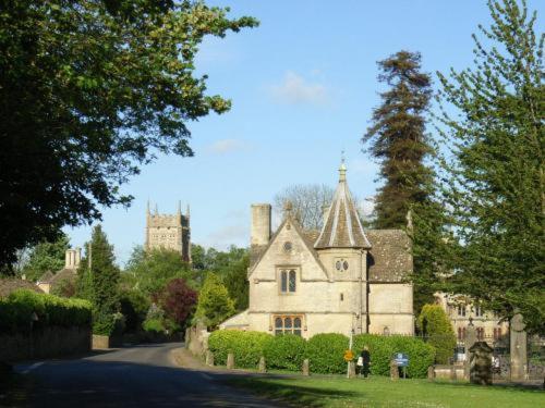 Neeld Arms Hotel Grittleton Kültér fotó