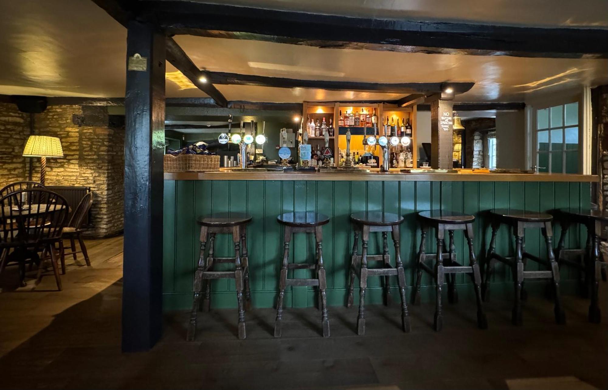 Neeld Arms Hotel Grittleton Kültér fotó
