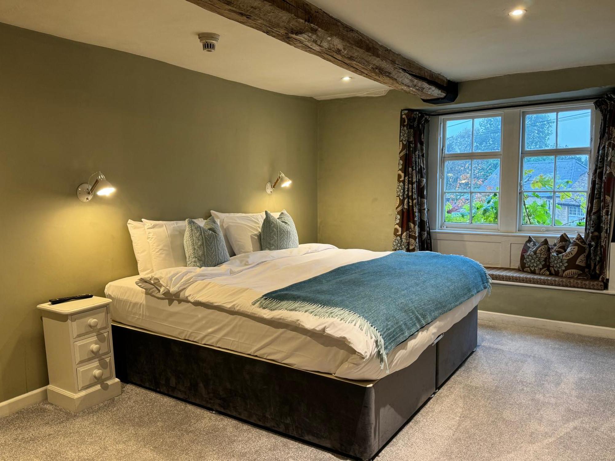 Neeld Arms Hotel Grittleton Kültér fotó