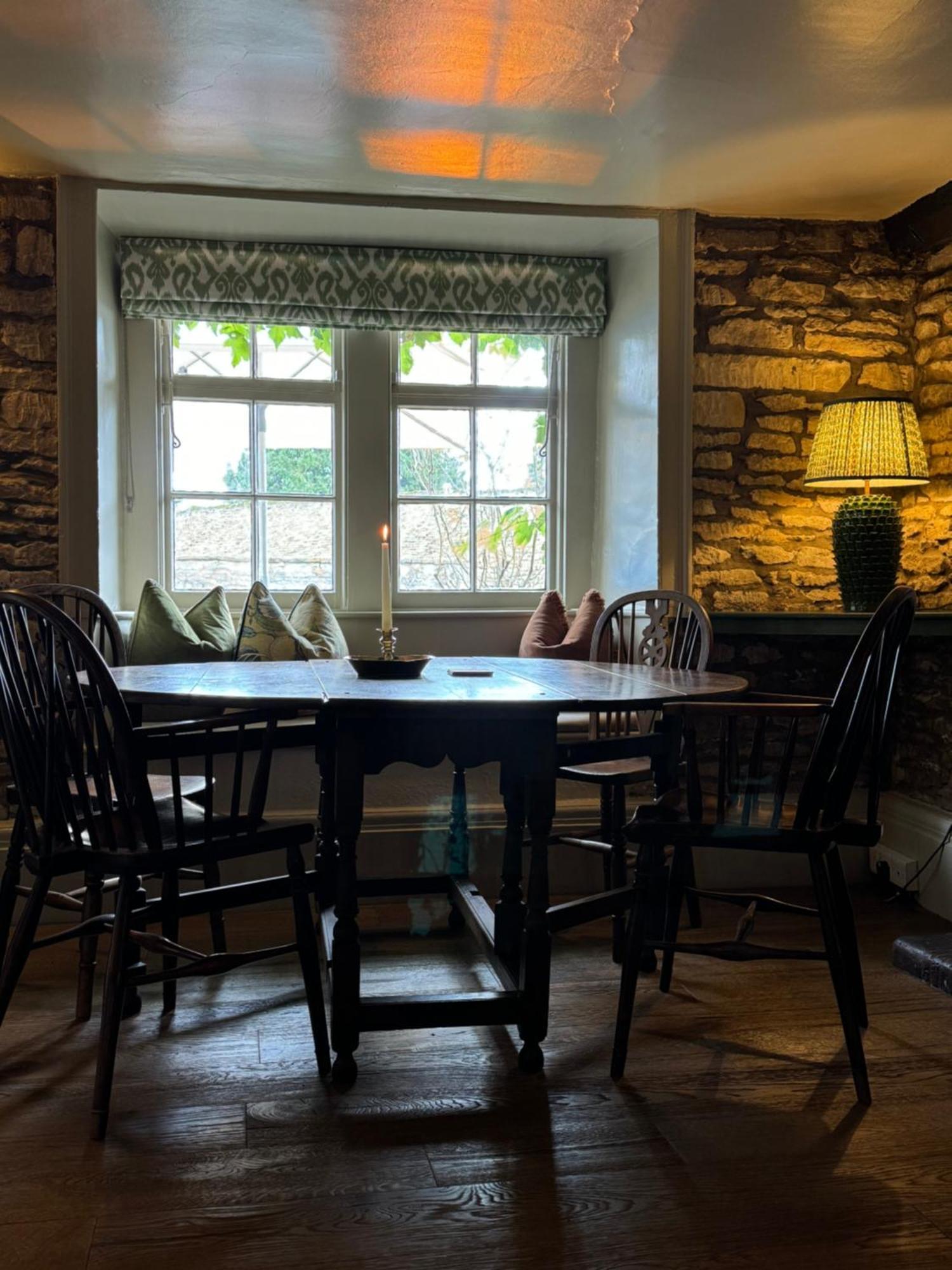 Neeld Arms Hotel Grittleton Kültér fotó