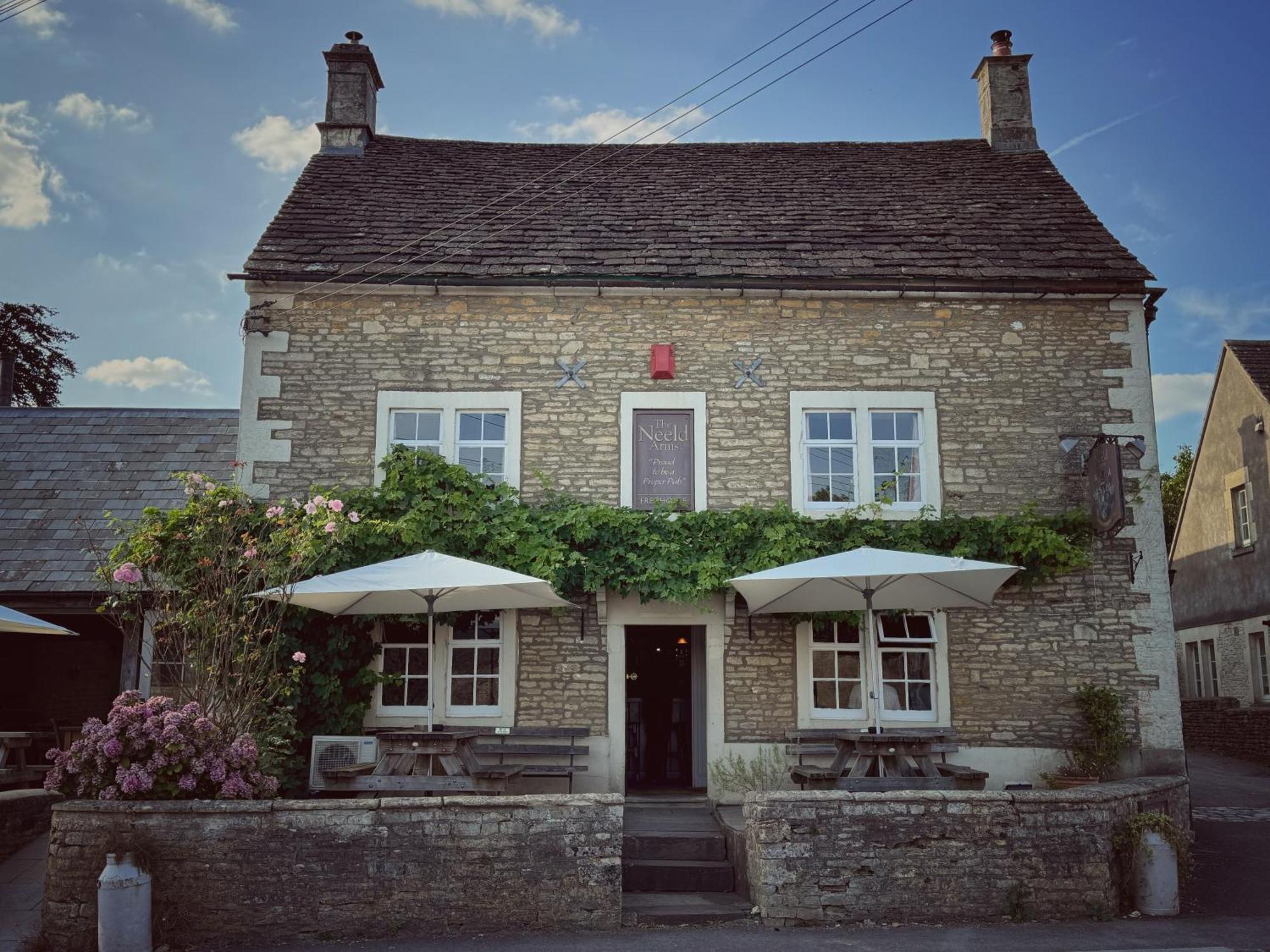 Neeld Arms Hotel Grittleton Kültér fotó