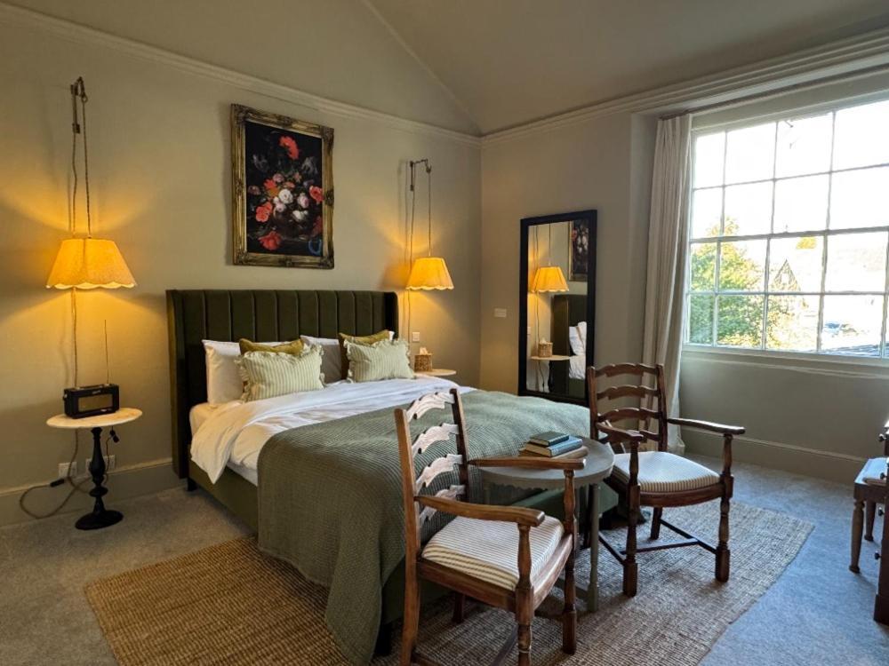 Neeld Arms Hotel Grittleton Kültér fotó